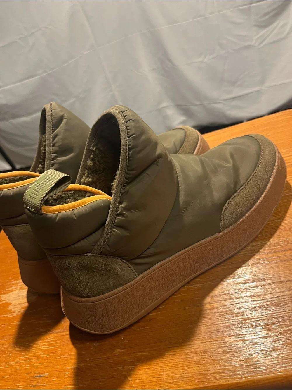 fitflop NYLON FLATFORM Ankle Puffer Women's Ankle Puffer Slip-On Boots in Olive